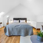 Spacious 3bd Two Level Close To Centre *