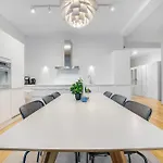 דירה Spacious 3bd Two Level Close To Centre