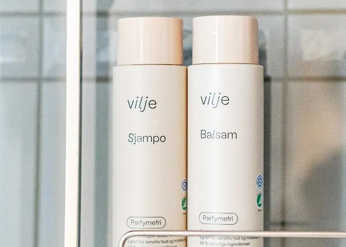 Spacious 3bd Two Level Close To Centre *