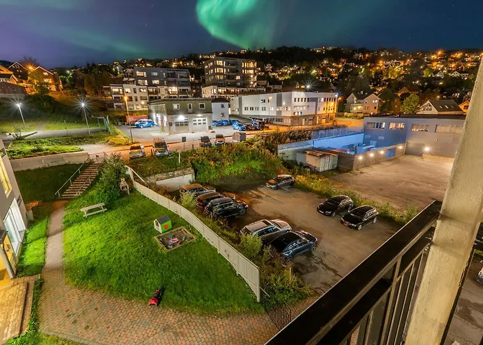 Spacious 3bd Two Level Close To Centre * Τρόμσο