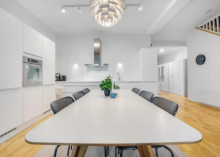 Apartamento Spacious 3bd Two Level Close To Centre