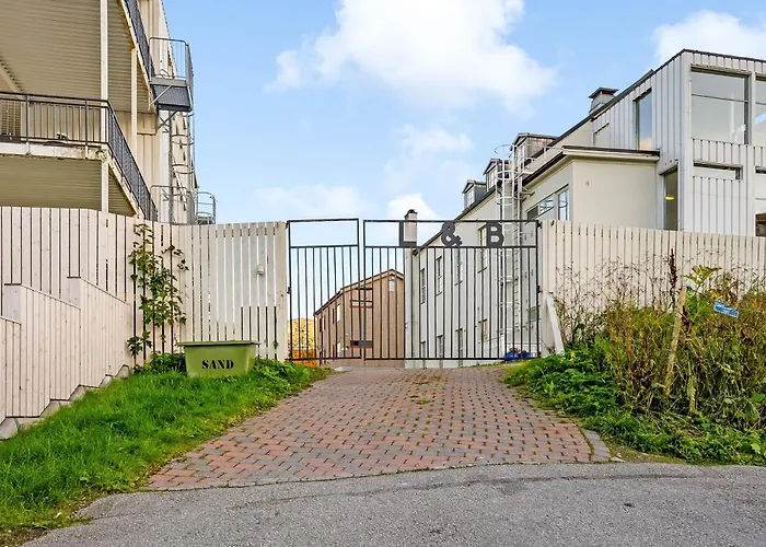 Apartamento Spacious 3bd Two Level Close To Centre